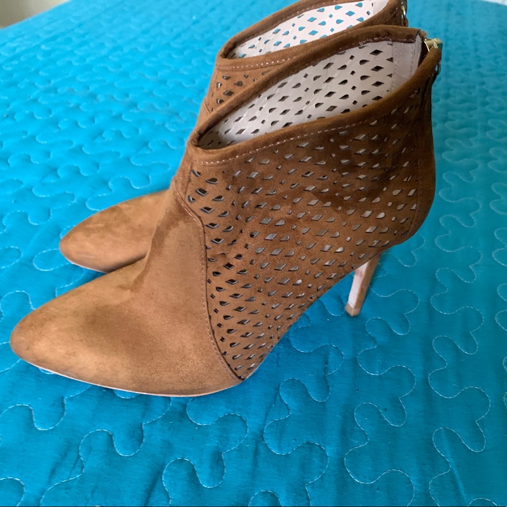 Zara Basic Collection -Heeled Booties - Picture 3 of 10